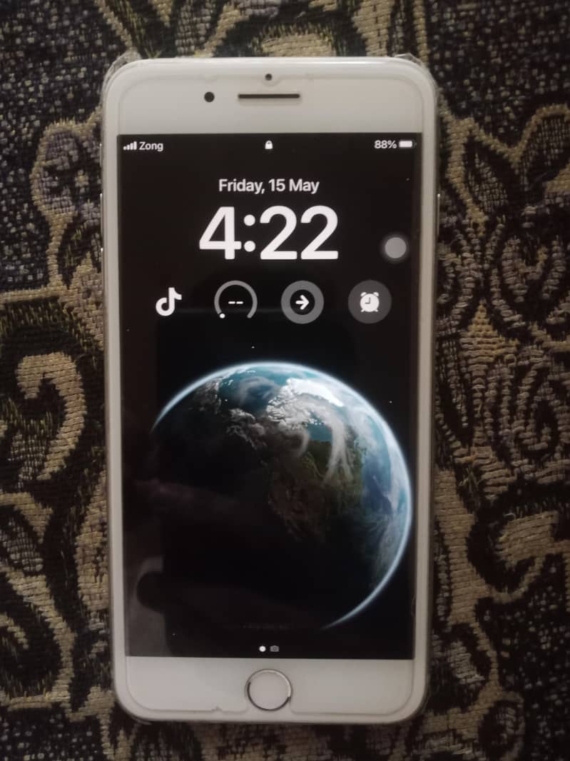 Apple iPhone 8 Plus 4