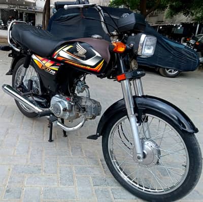 Honda CD70 2022 model Karachi num 1st owner Genuine mint condition