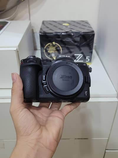 nikon z5 body condition. 09by10 with box