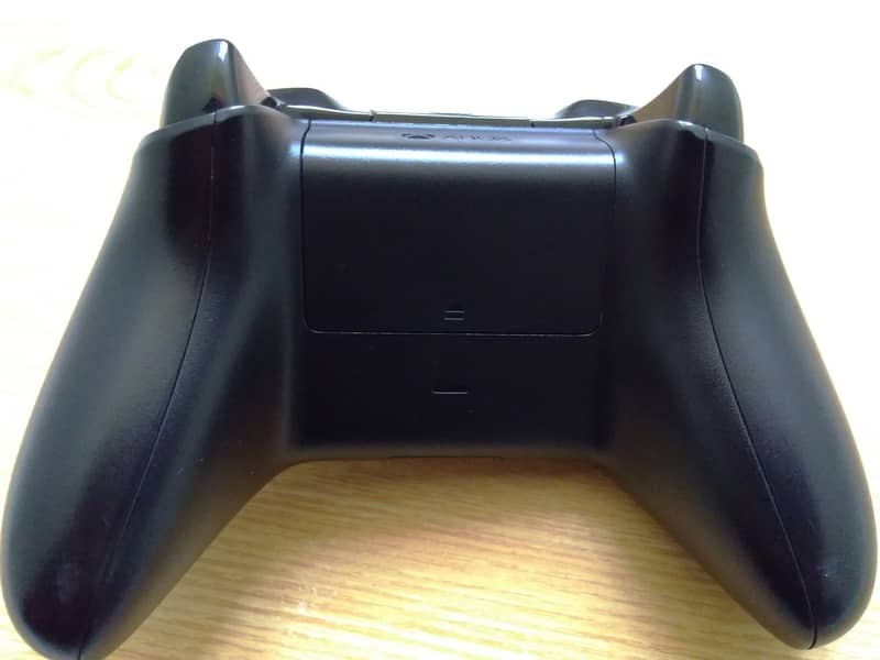 XBOX ONE Original Wireless Controller (Model: 1697) 1