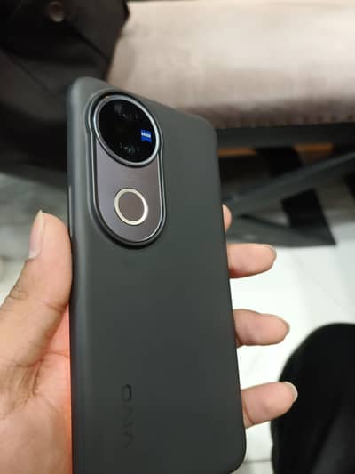 Vivo V50 512gb 12 gb ram