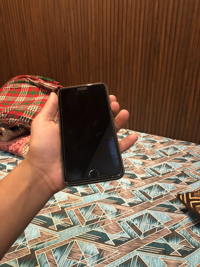 Apple iPhone 8 Plus 0