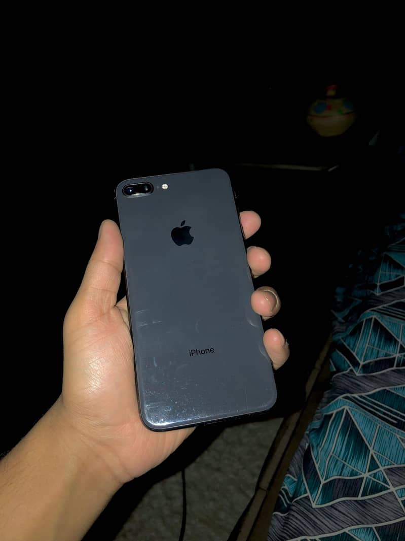 Apple iPhone 8 Plus 1