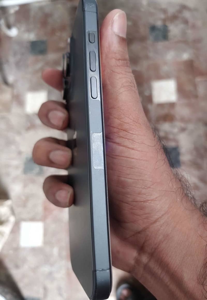 Apple iPhone 15 Pro Max 1