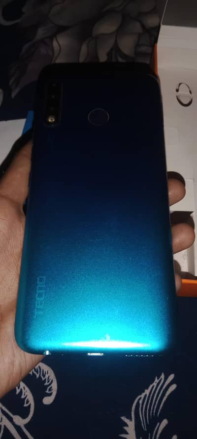 tecno spark 4 3 gb ram 32 gb room box available charger available