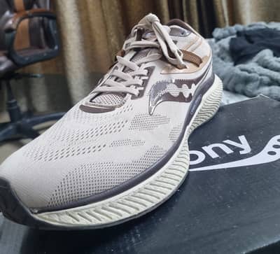 Saucony Triumph original running shoes casual with box open condition