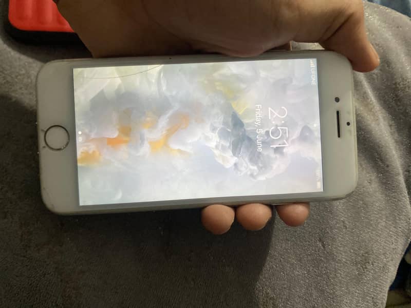 Apple iPhone 7 0