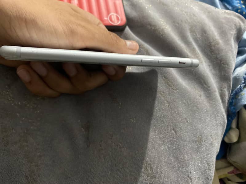 Apple iPhone 7 3