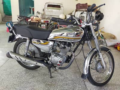 Honda 125 2015 Model 03340540509 whatsapp