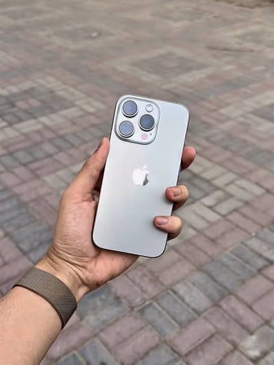 iPhone 16 Pro 128gb j. v