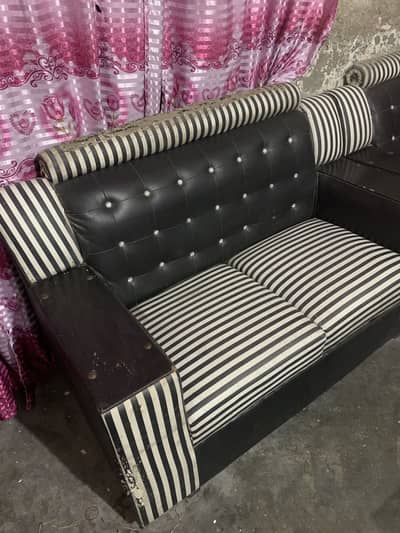 Urgent Sale – 6 Seater Sofa Set