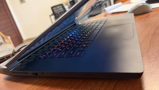 Alienware m17 R5 AMD GAMING LAPTOP