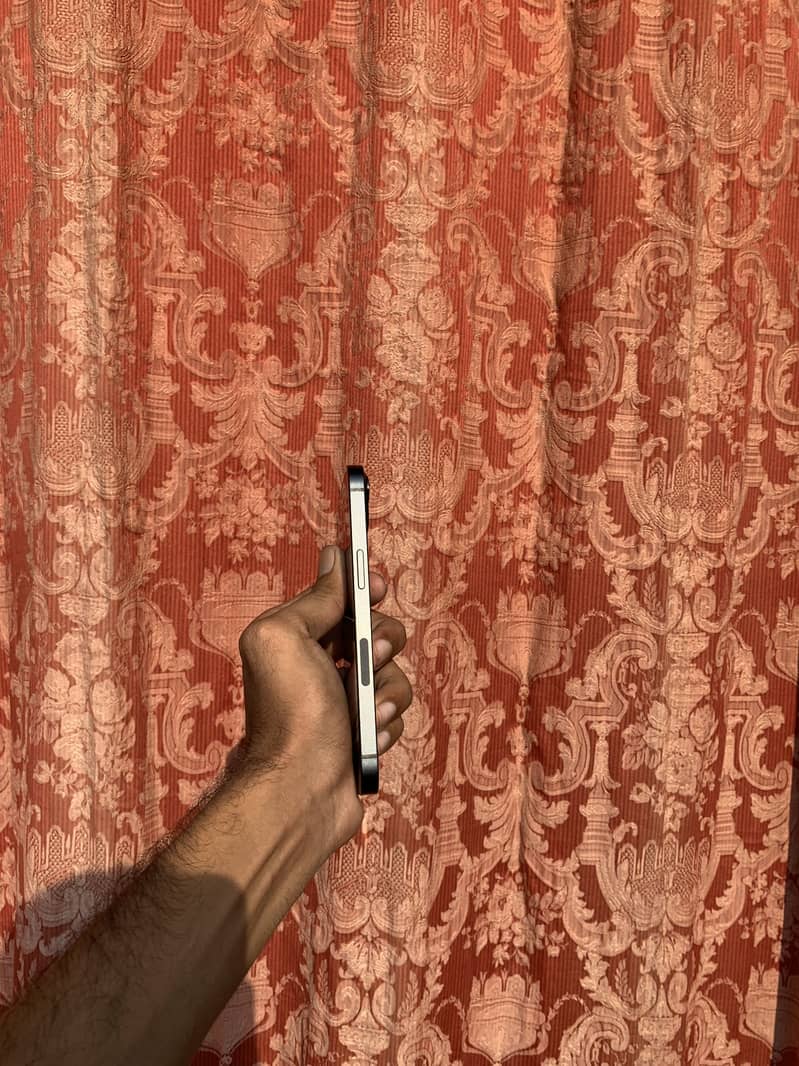 Apple iPhone 13 6