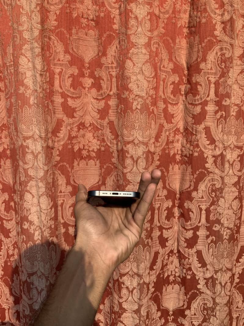 Apple iPhone 13 8