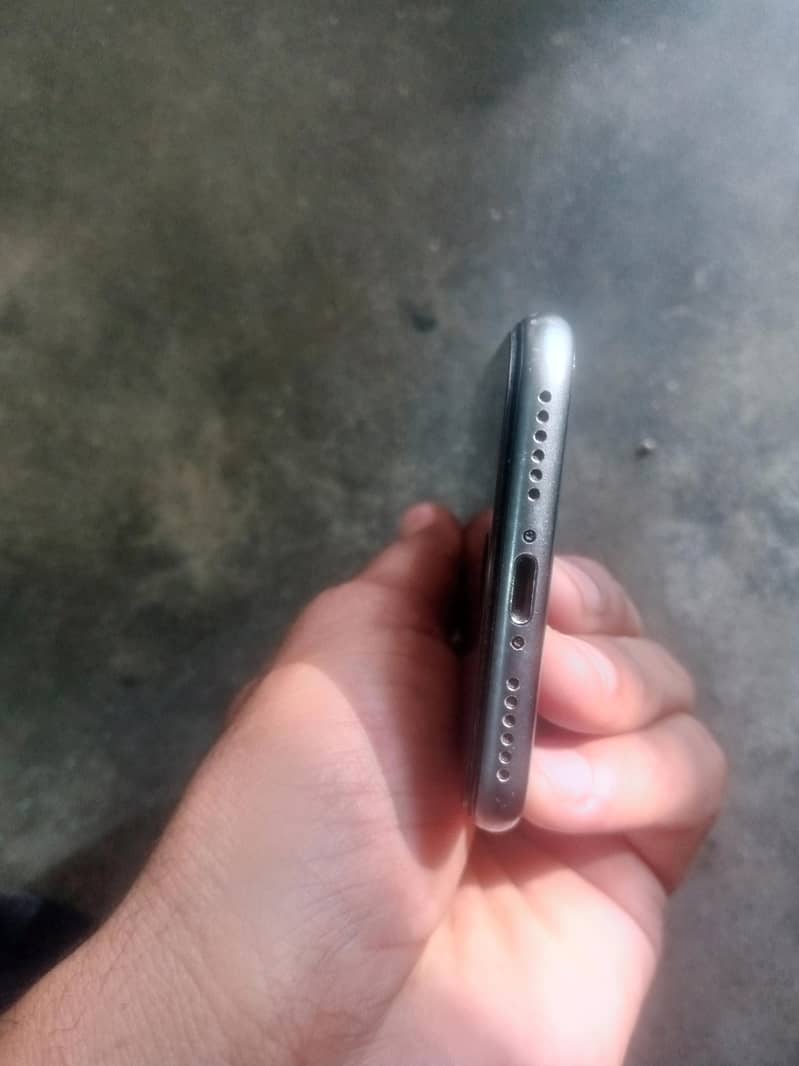 Apple iPhone 8 3