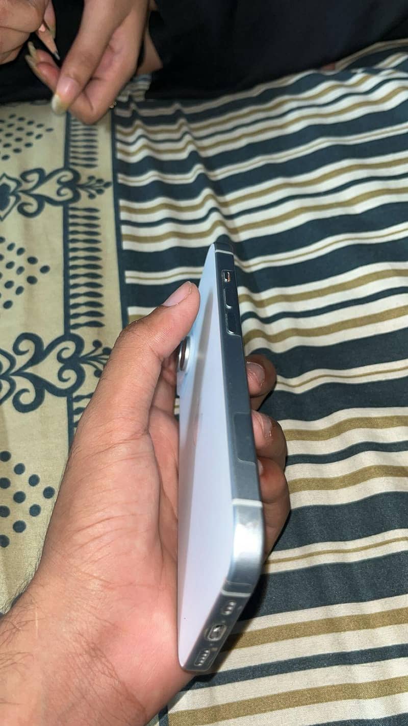 Apple iPhone 15 2