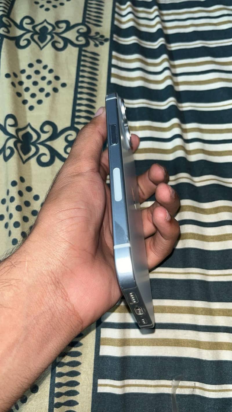 Apple iPhone 15 3