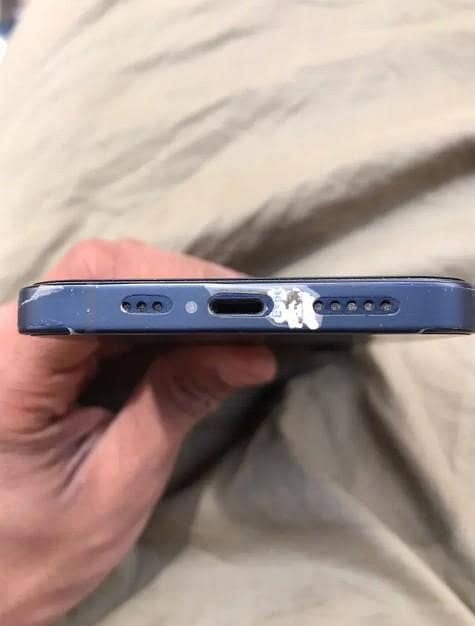 Apple iPhone 12 4