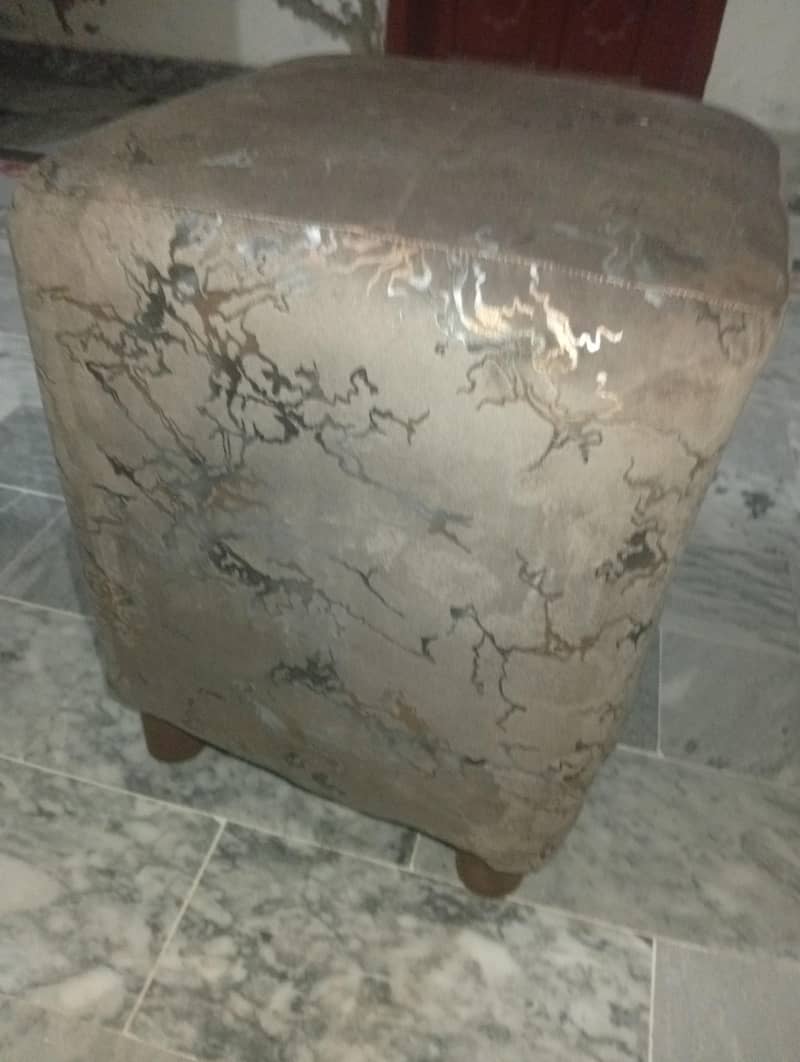 stool 4
