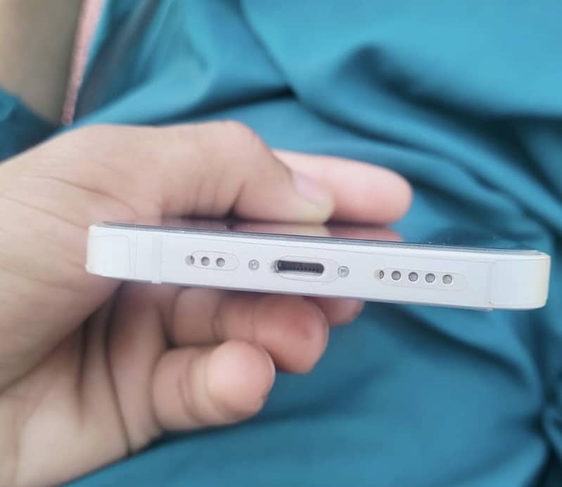 Apple iPhone 13 2