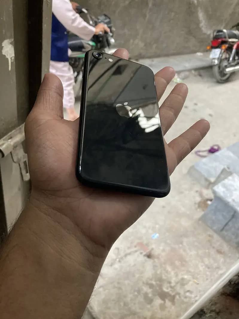 Apple iPhone SE 0