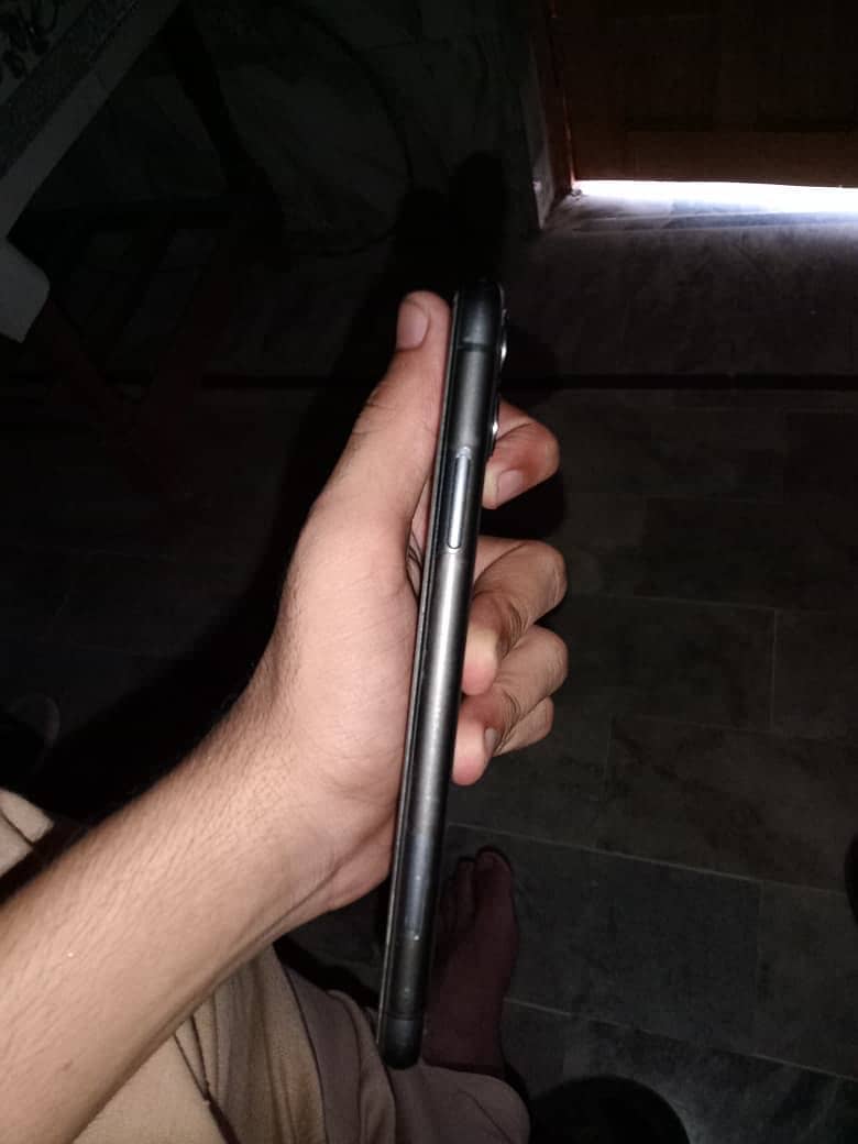 Apple iPhone 11 3