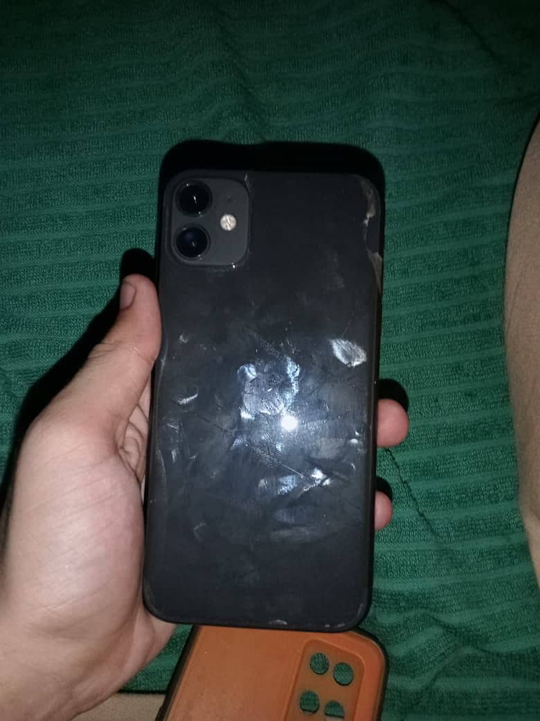 Apple iPhone 11 4