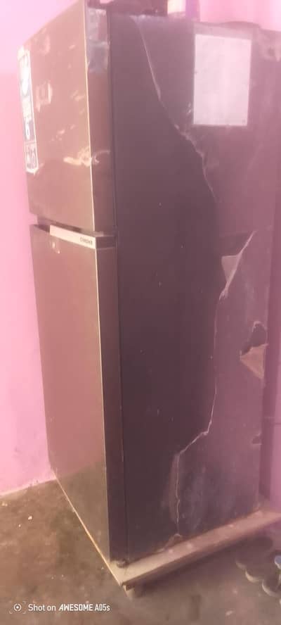 good condition 100% cooling perfect fridge and freezer dono