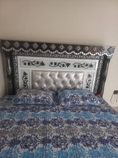 king size room bed