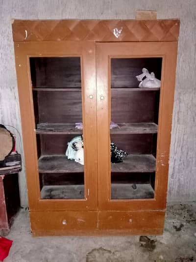 Showcase almari for sale in perfect condition location tarnol phatak