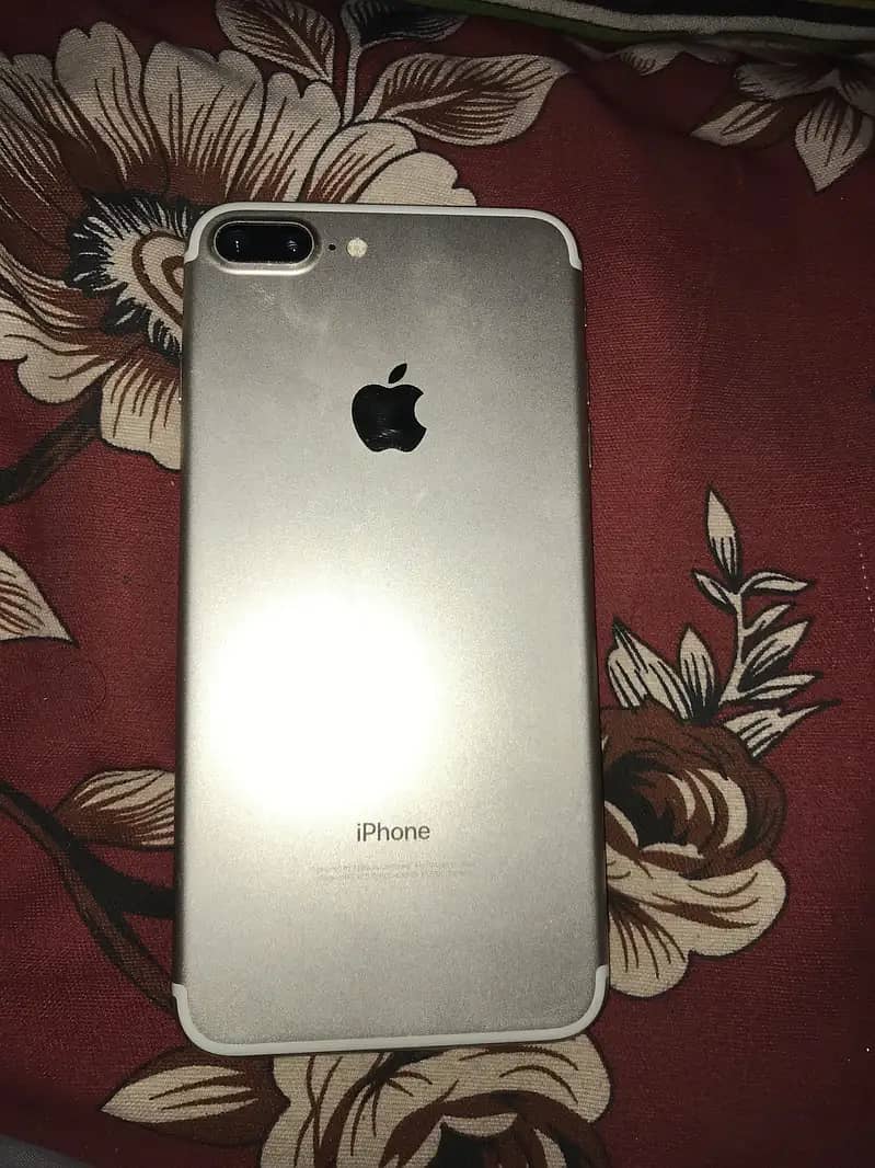 Apple iPhone 7 Plus 1