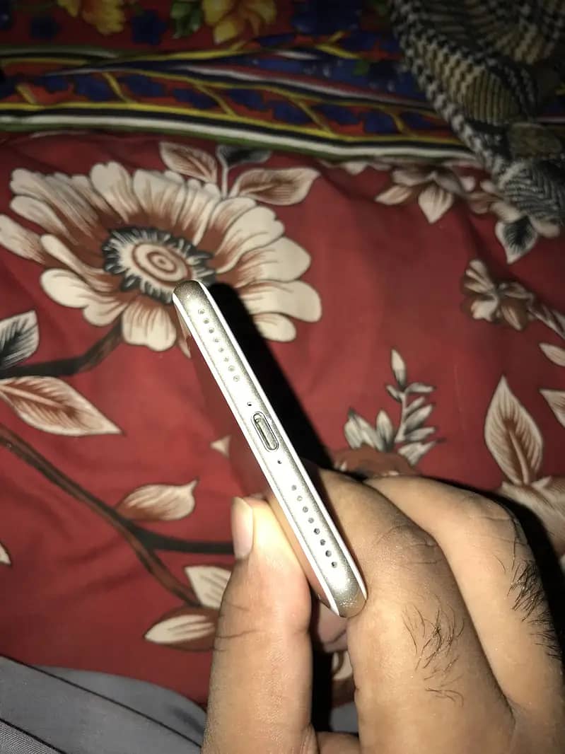 Apple iPhone 7 Plus 4