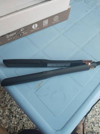 Straightner in good condition