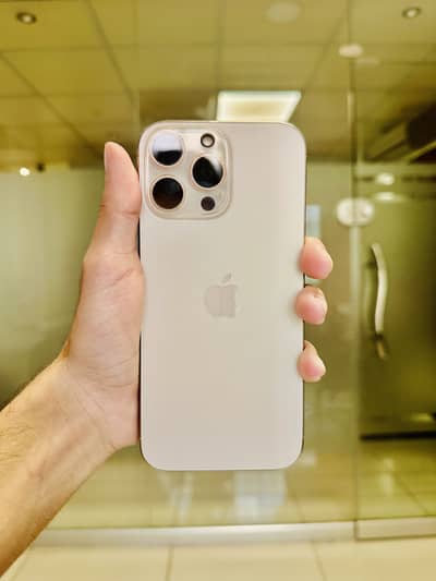 iPhone 16 Pro Max jv