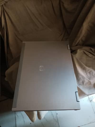 Hp EliteBook 835p laptop graphic 256mb 4Ram 160rom
