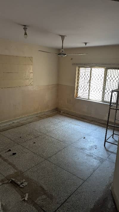 Askari 4 warsak Road 10 Marla 6 rooms touch bath 10kv solar system double kitchen double car porch