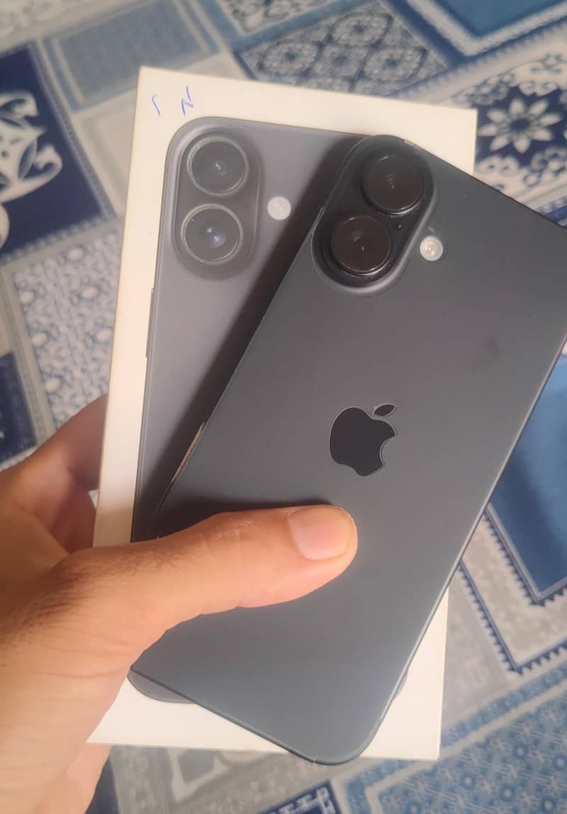 Apple iPhone 16 0