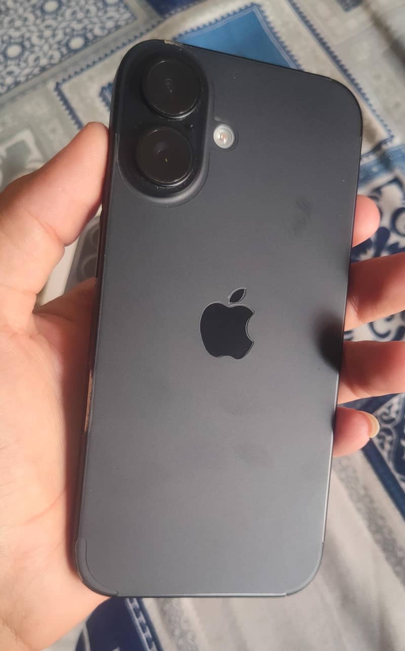 Apple iPhone 16 1