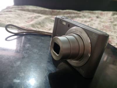 Sony DSC-W810 Camera with Original charger and 8GB Sony Original Card