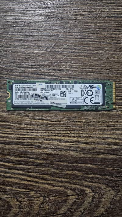 256 GB SSD