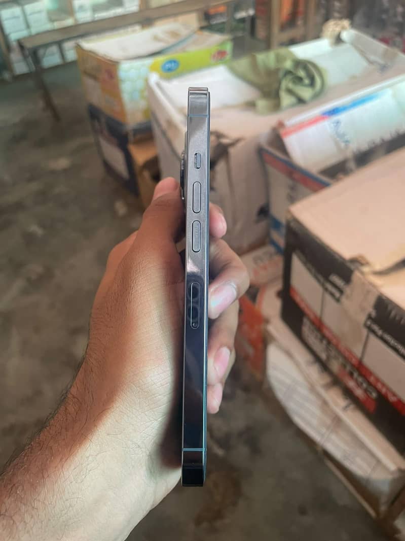 iphone 13 pro 2