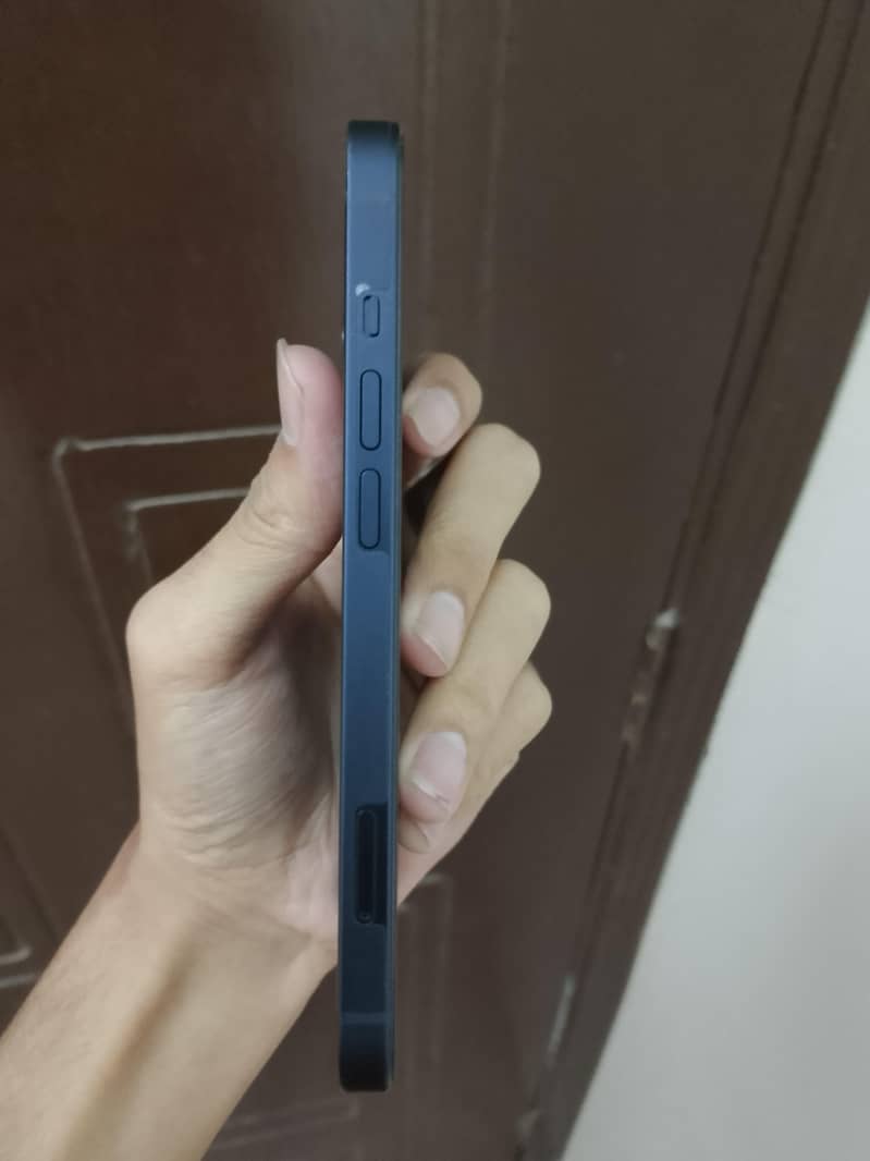 Apple iPhone 13 2