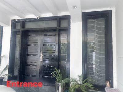 Prime Location 32 Marla House For Sale