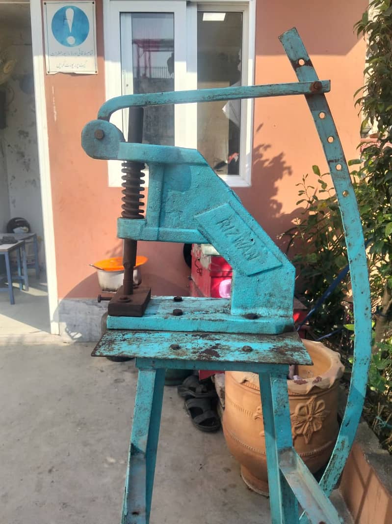Eyelet press machine 1