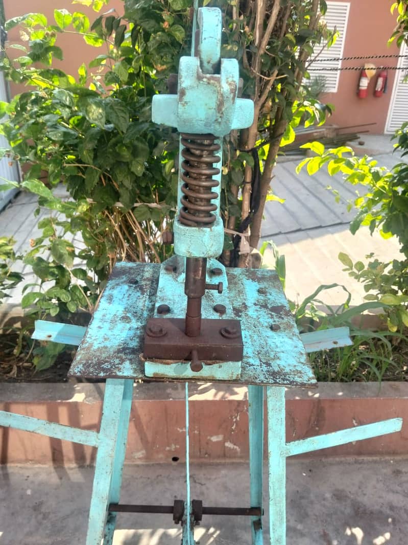 Eyelet press machine 2