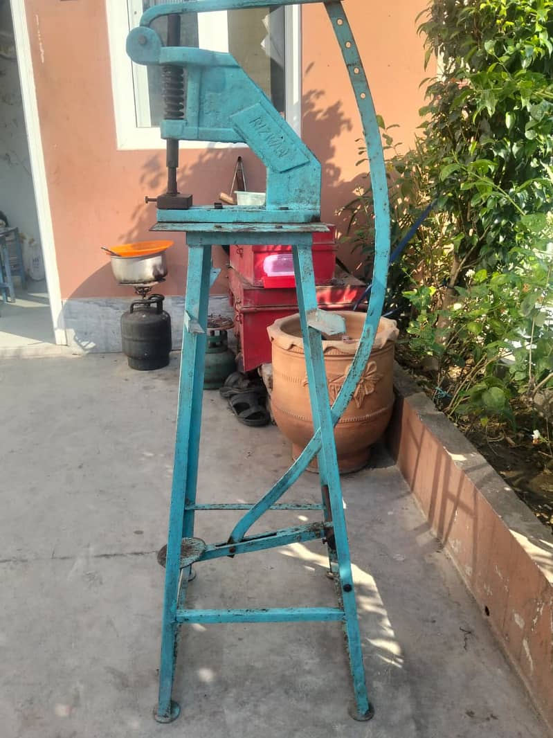Eyelet press machine 3