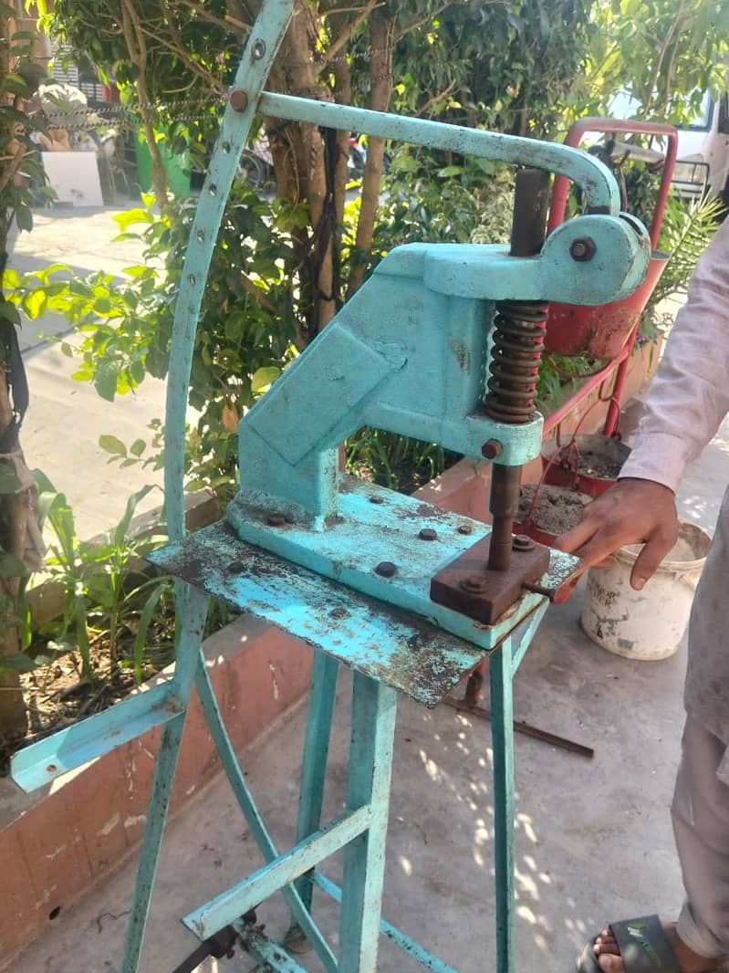 Eyelet press machine 4