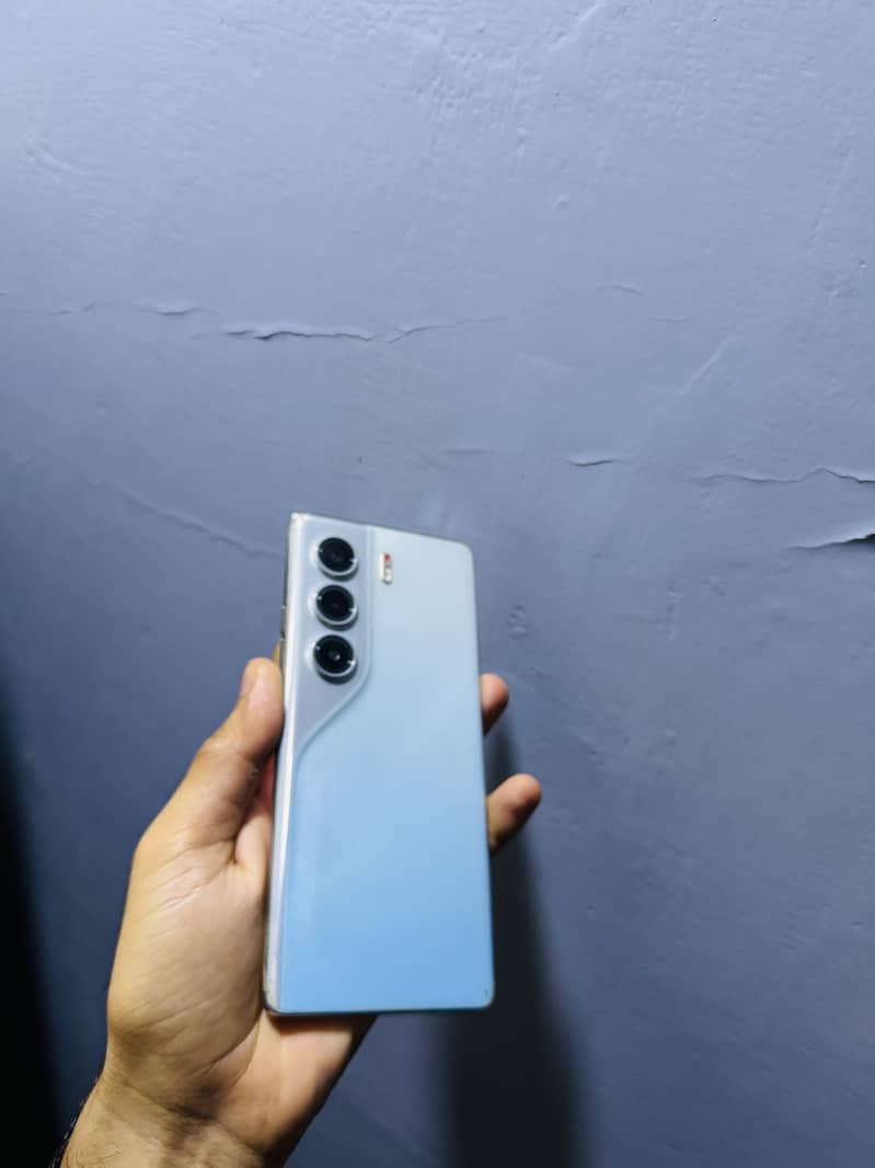Tecno CAMON 40 Pro 1