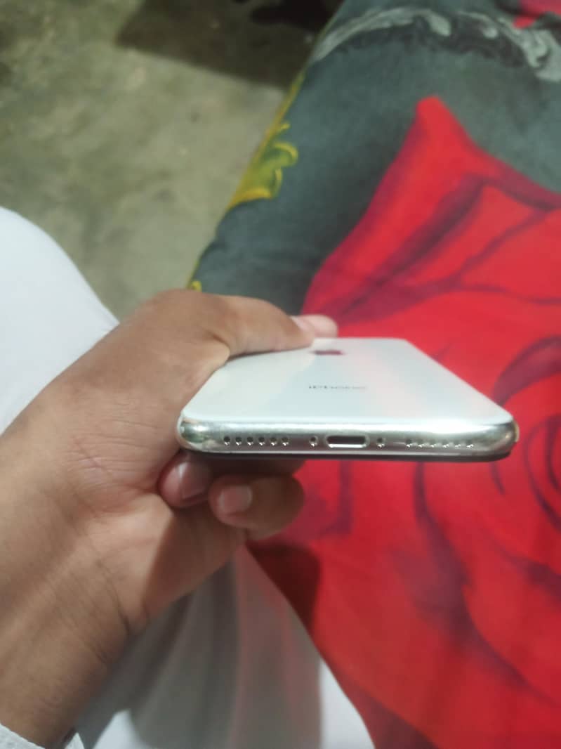Apple iPhone X 3