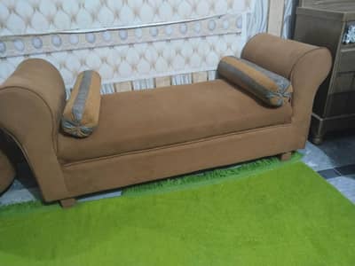 puffy for sale with round table
